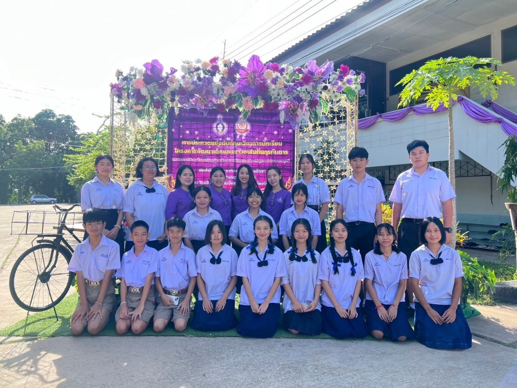 แสดงความยินดีกับนักเรียนที่ได้รับรางวัลการแข่งขันกิจกรรมทักษะวิชาการ กพด.